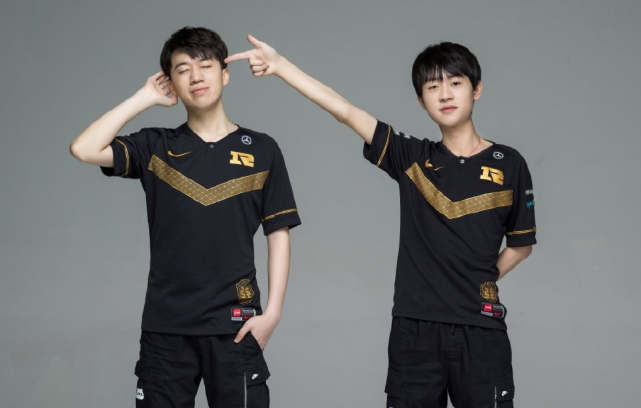 两位高尔夫 两位高尔夫