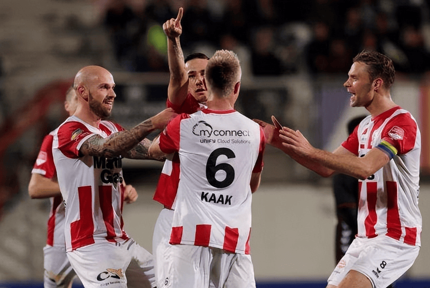 表现出了超 表现出了超